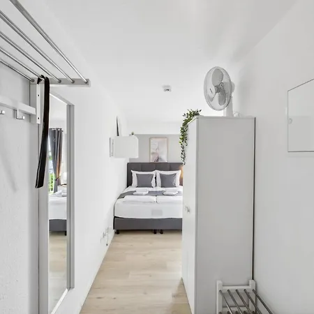 Apartment Go2Cozy Apartments - Quiet Central Studio, Free Parking *