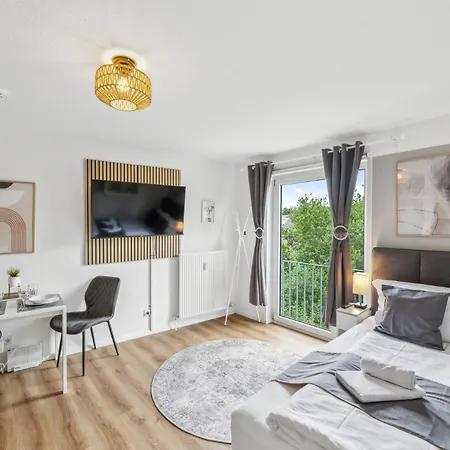 Go2Cozy Apartments - Quiet Central Studio, Free Parking Apartment